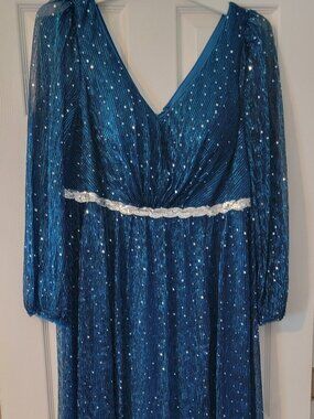 Navy Blue Women's 2XL formal gown, Curveins